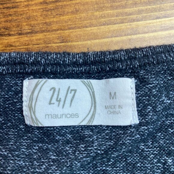 Maurices Colorblock Twisted Hem Tee T-shirt Womens Medium Soft Grey Black White - Picture 3 of 9